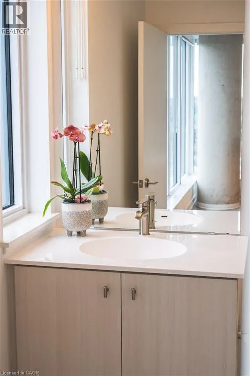 15 WELLINGTON Street S Unit# 909, #909