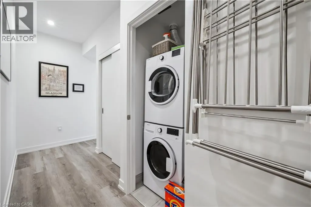 15 WELLINGTON Street S Unit# 909, #909