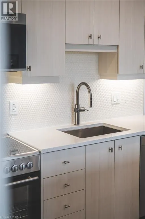 15 WELLINGTON Street S Unit# 909, #909