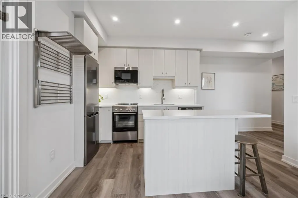 15 WELLINGTON Street S Unit# 909, #909