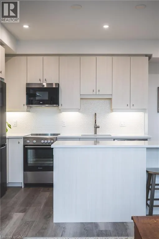 15 WELLINGTON Street S Unit# 909, #909