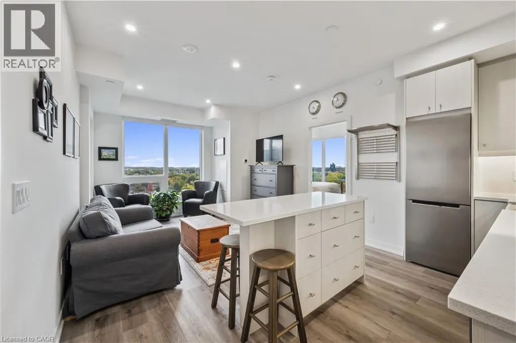 15 WELLINGTON Street S Unit# 909, #909
