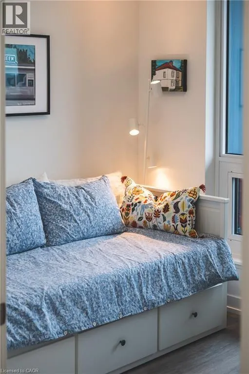 15 WELLINGTON Street S Unit# 909, #909