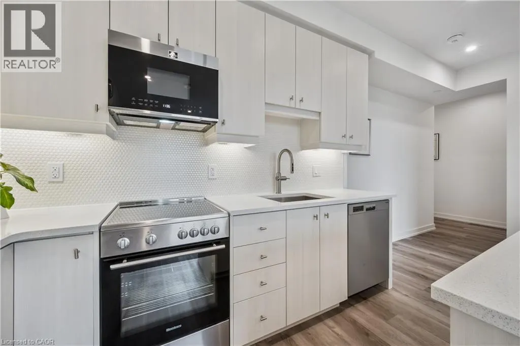 15 WELLINGTON Street S Unit# 909, #909
