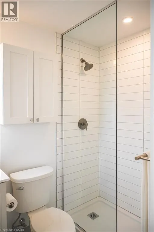 15 WELLINGTON Street S Unit# 909, #909