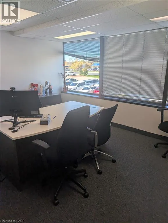 871 VICTORIA Street N Unit# 212, #212