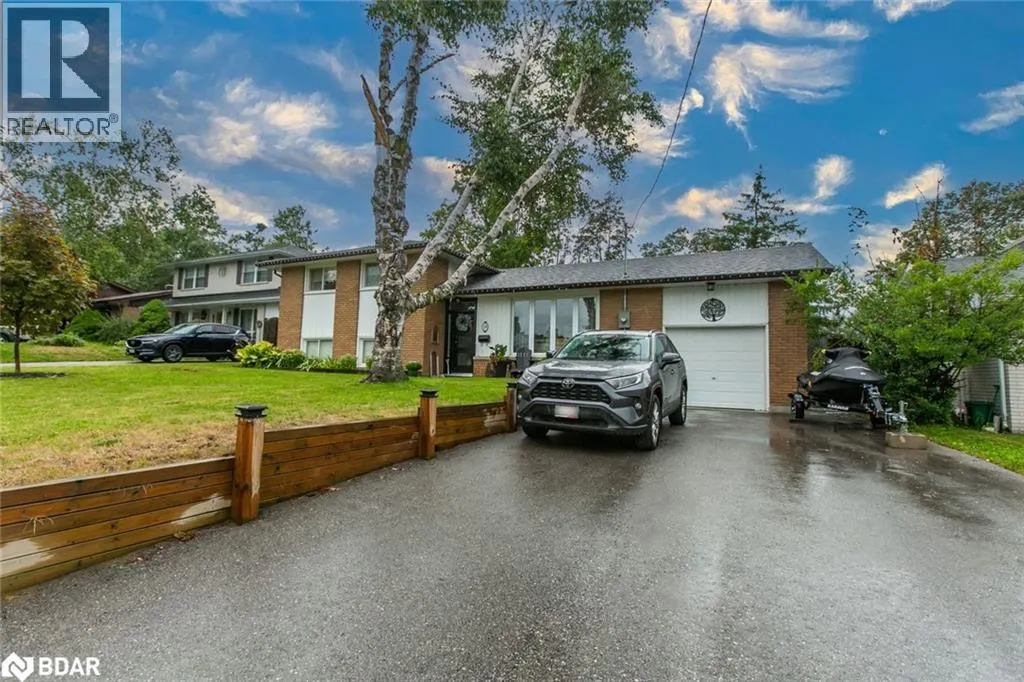 20 OTTAWAY Avenue Unit# Upper, #Upper