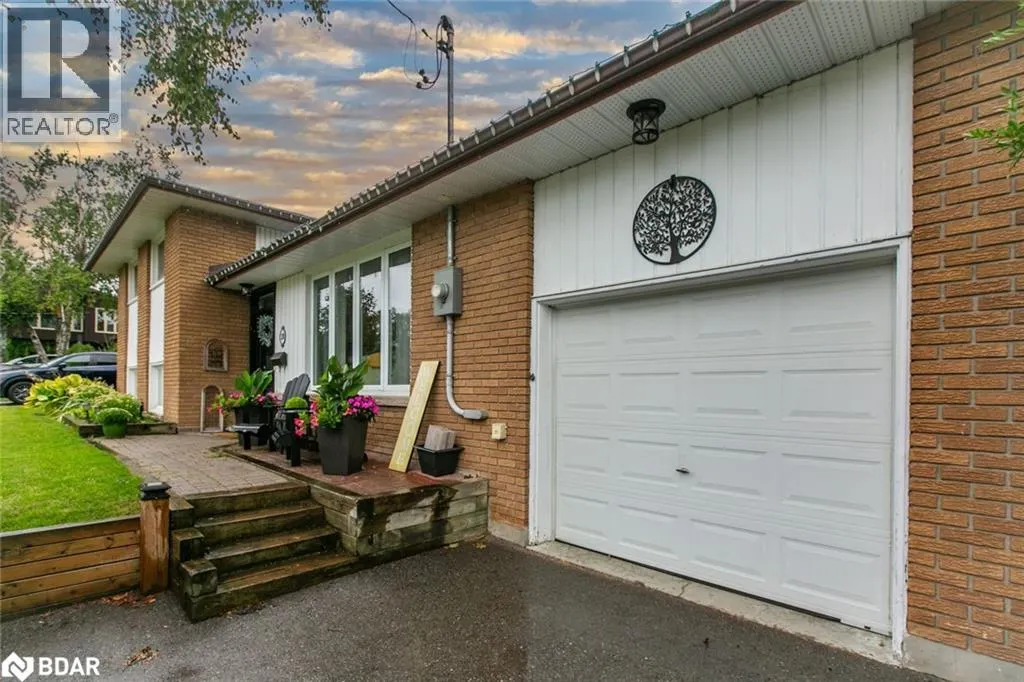 20 OTTAWAY Avenue Unit# Upper, #Upper