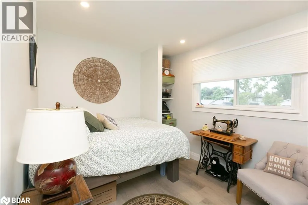 20 OTTAWAY Avenue Unit# Upper, #Upper