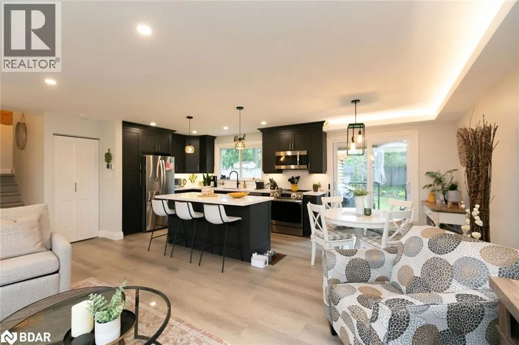 20 OTTAWAY Avenue Unit# Upper, #Upper