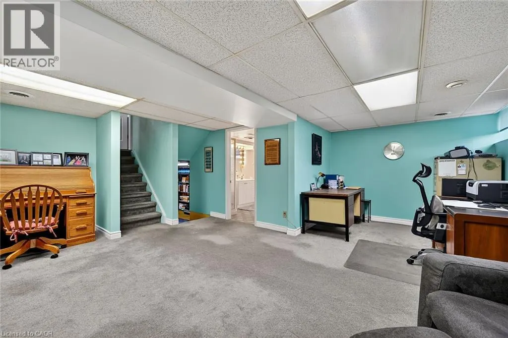 52 GARDINER Drive