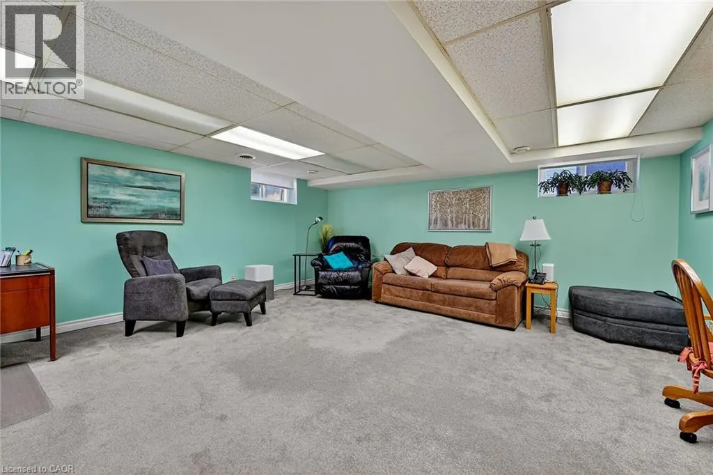 52 GARDINER Drive