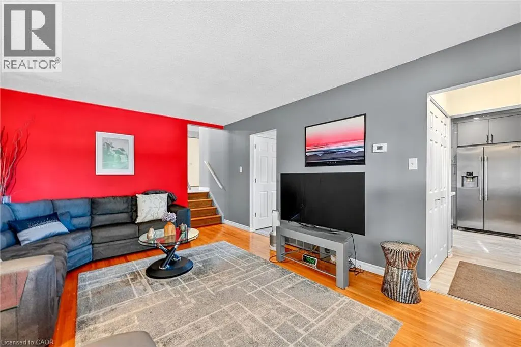 52 GARDINER Drive