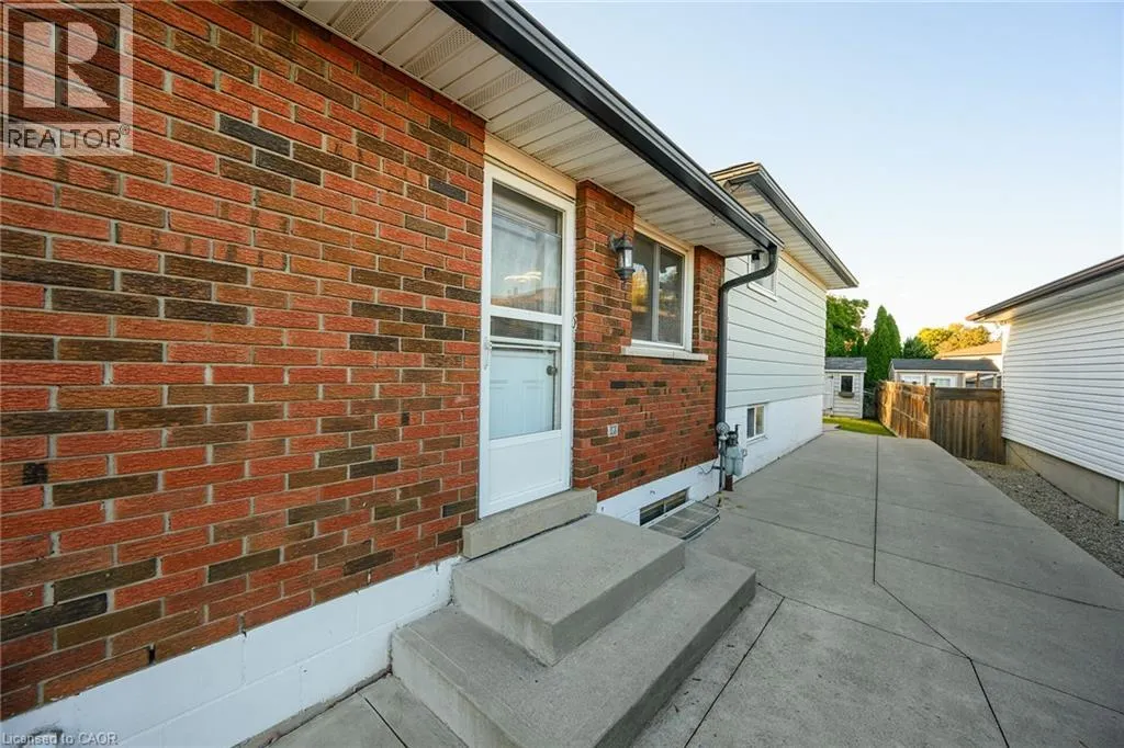 52 GARDINER Drive