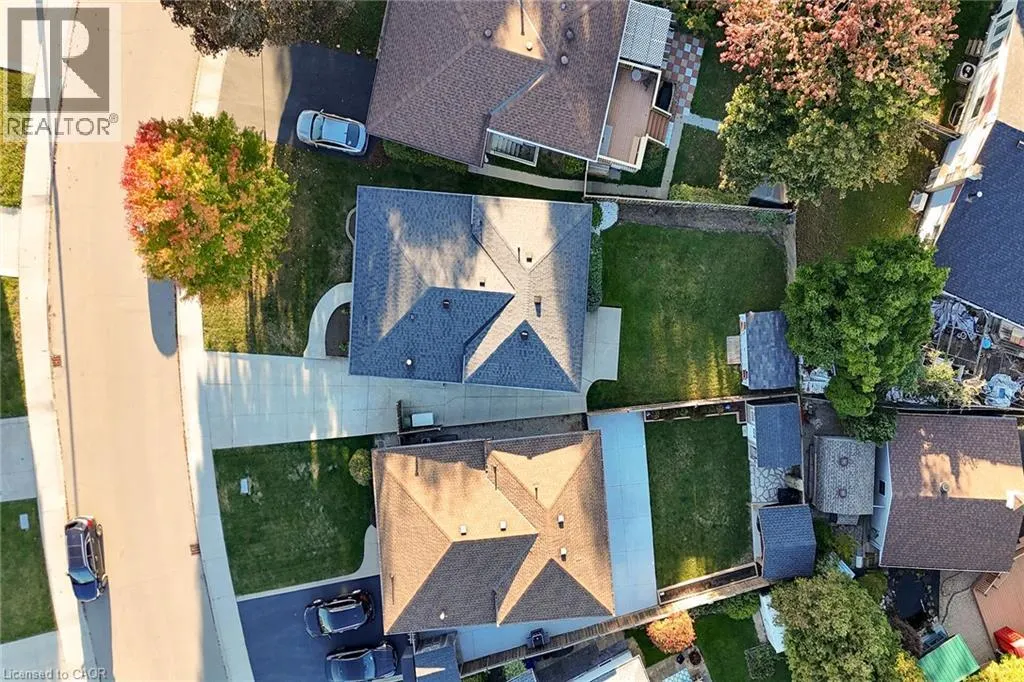 52 GARDINER Drive