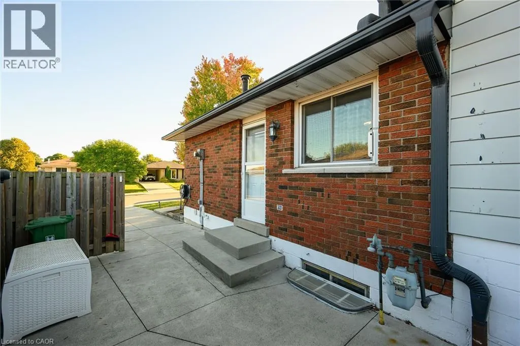 52 GARDINER Drive