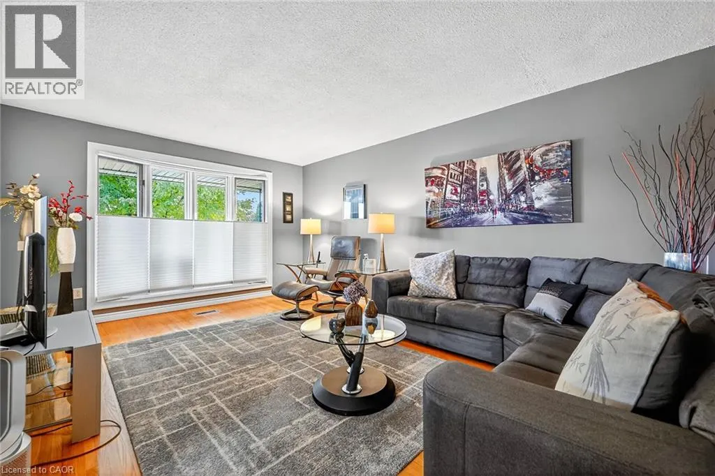 52 GARDINER Drive