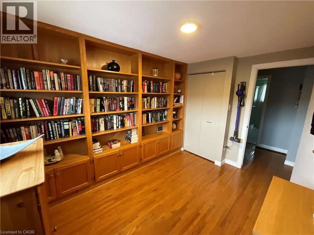 52 GARDINER Drive