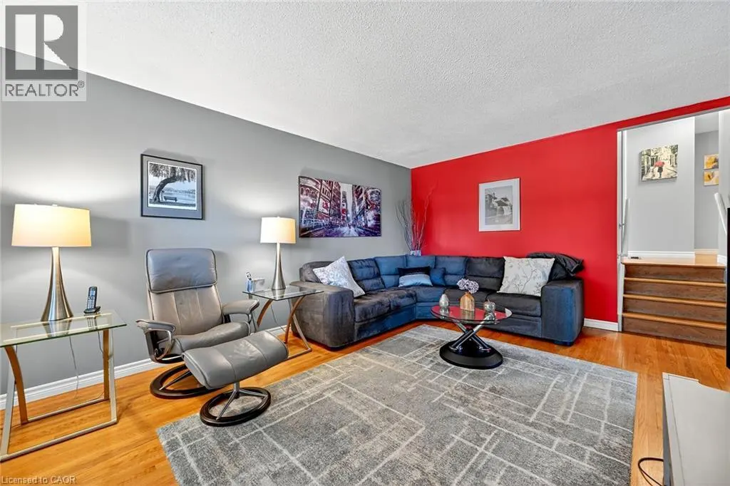 52 GARDINER Drive