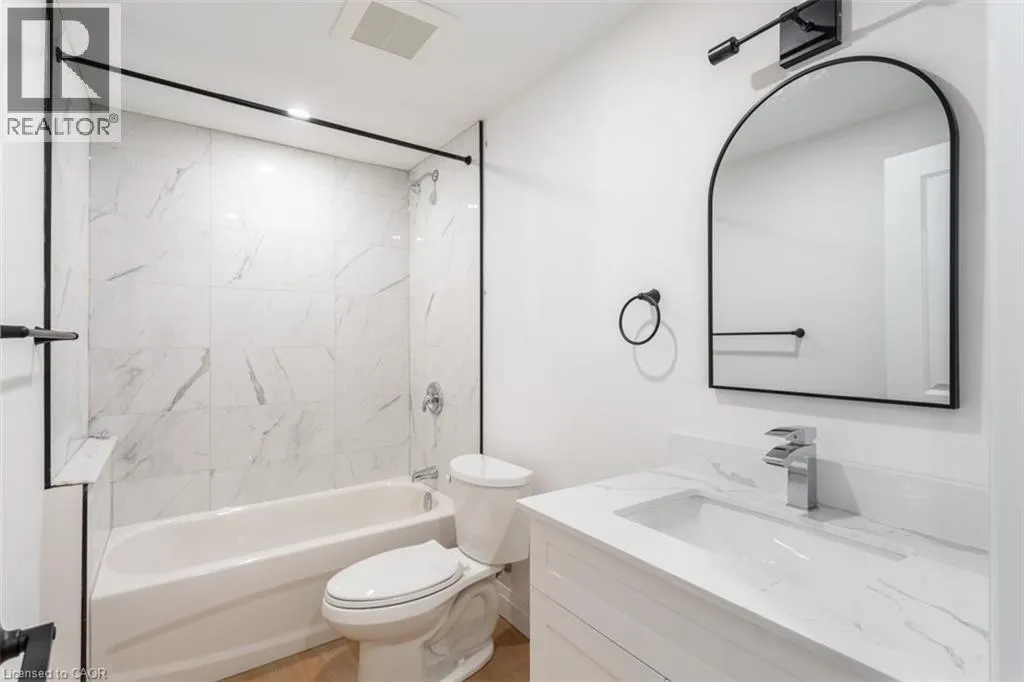 113 CATHARINE Street N Unit# 4, #4