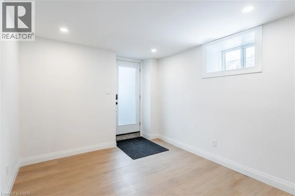 113 CATHARINE Street N Unit# 4, #4