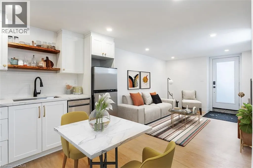 113 CATHARINE Street N Unit# 4, #4