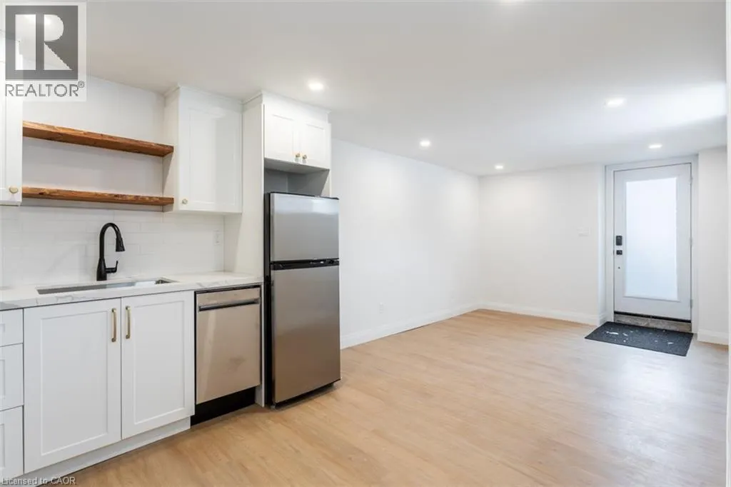 113 CATHARINE Street N Unit# 4, #4