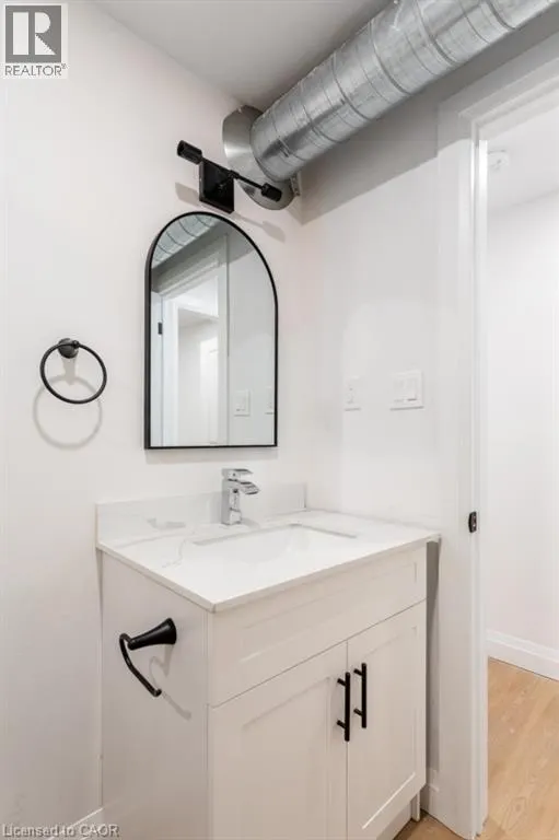 113 CATHARINE Street N Unit# 4, #4