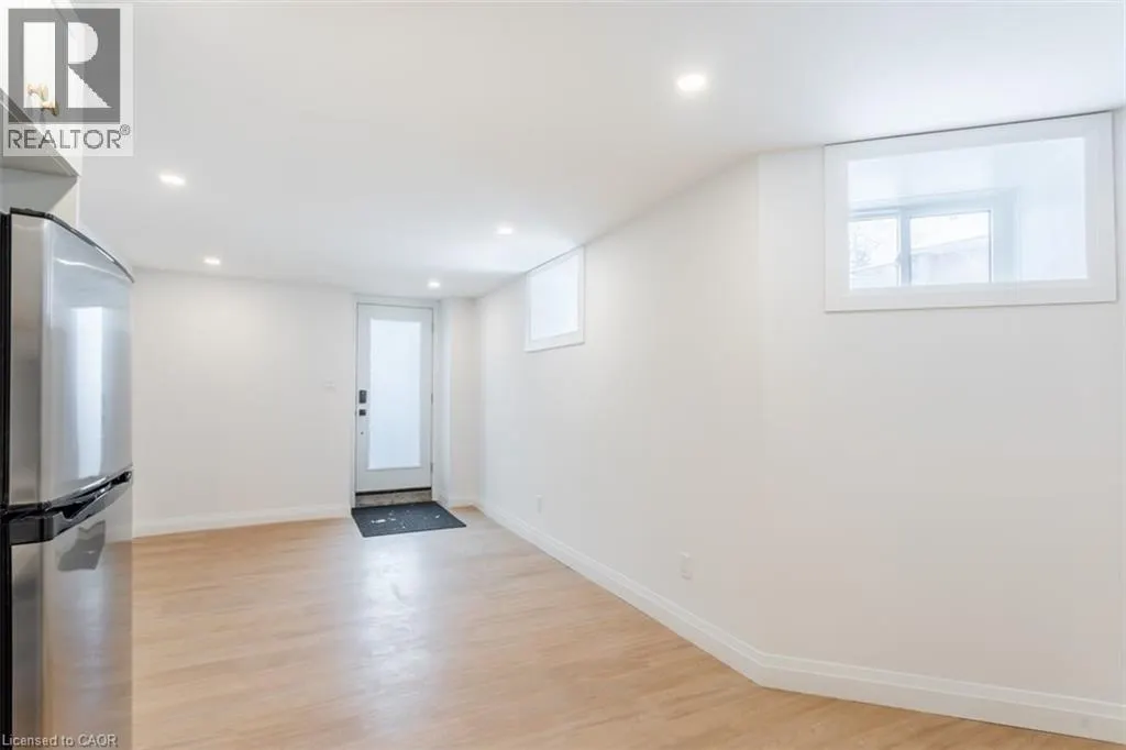113 CATHARINE Street N Unit# 4, #4
