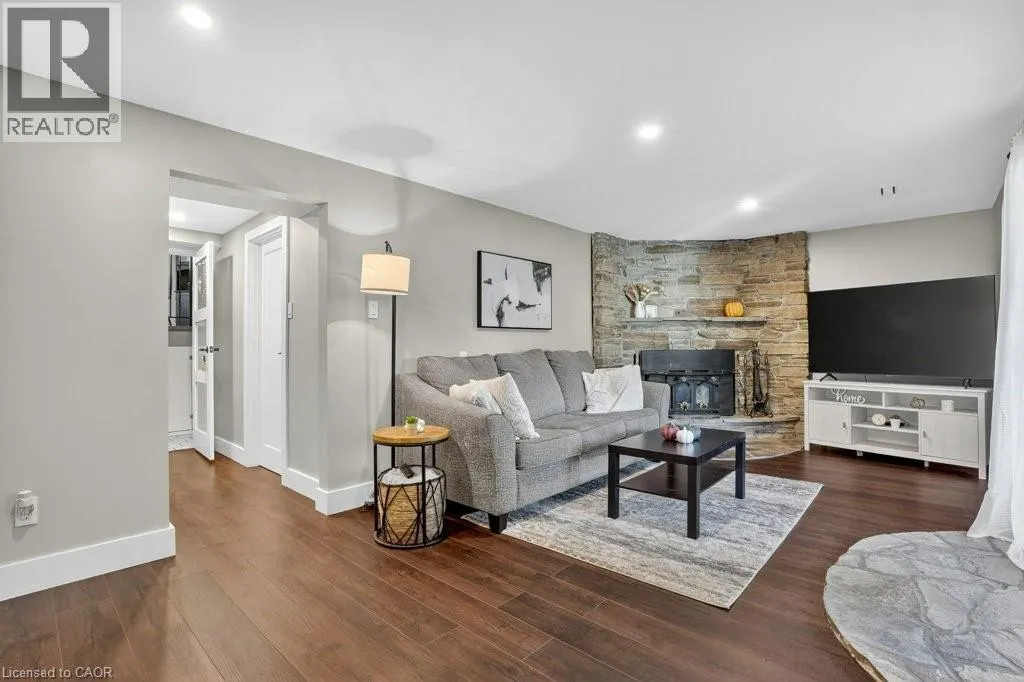 34 DUNSMERE Court