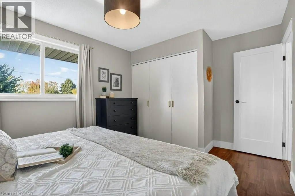 34 DUNSMERE Court