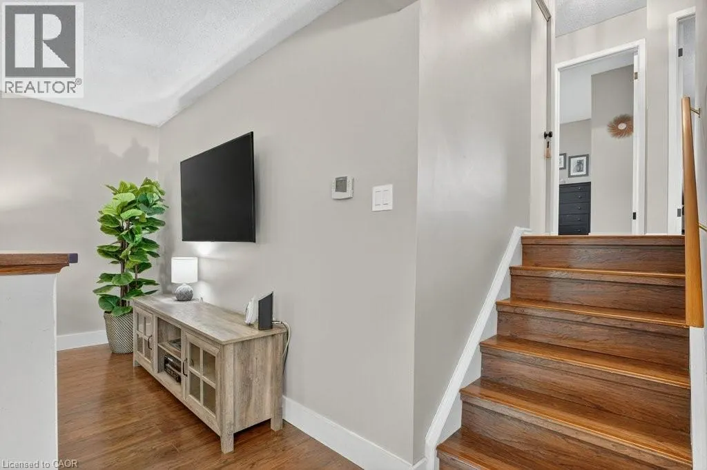 34 DUNSMERE Court