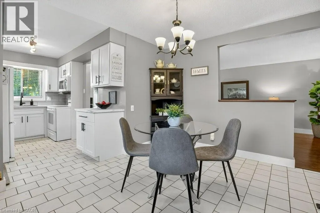 34 DUNSMERE Court