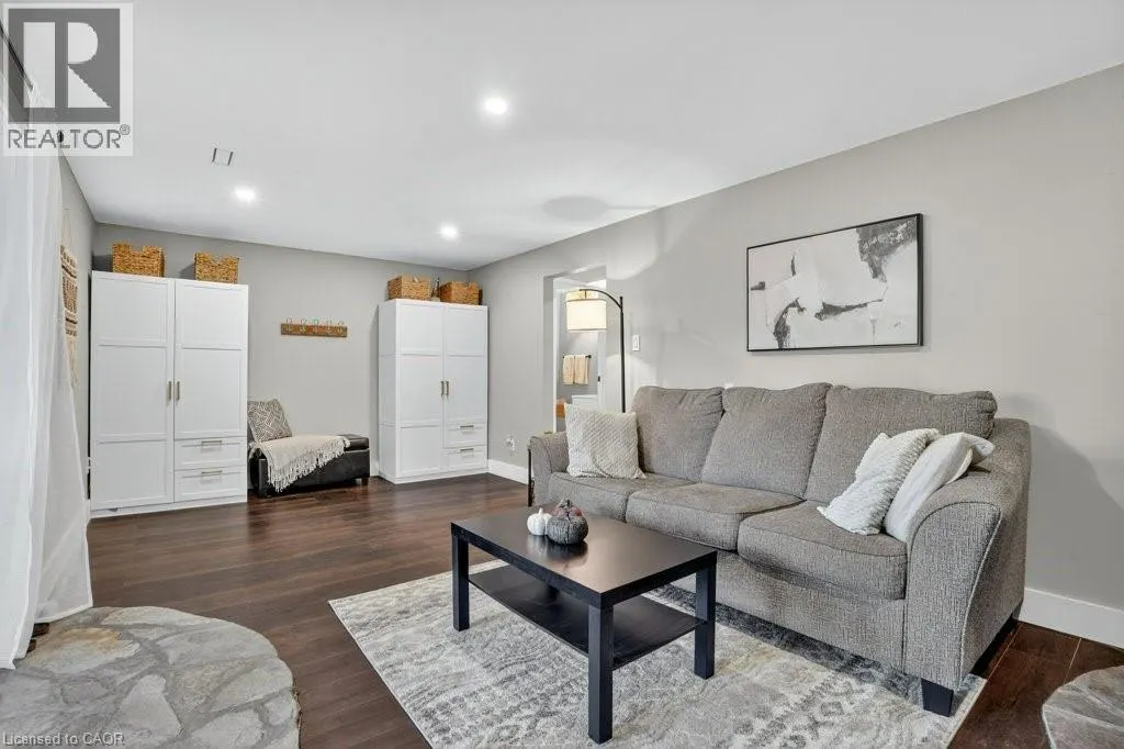 34 DUNSMERE Court