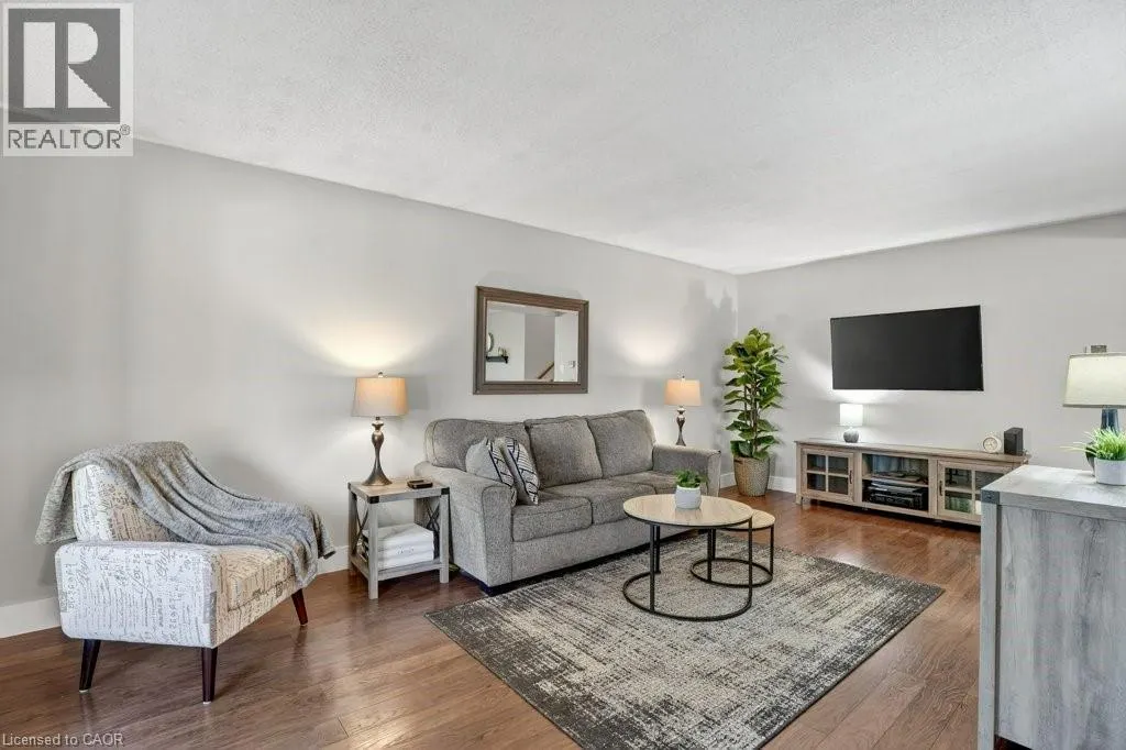 34 DUNSMERE Court