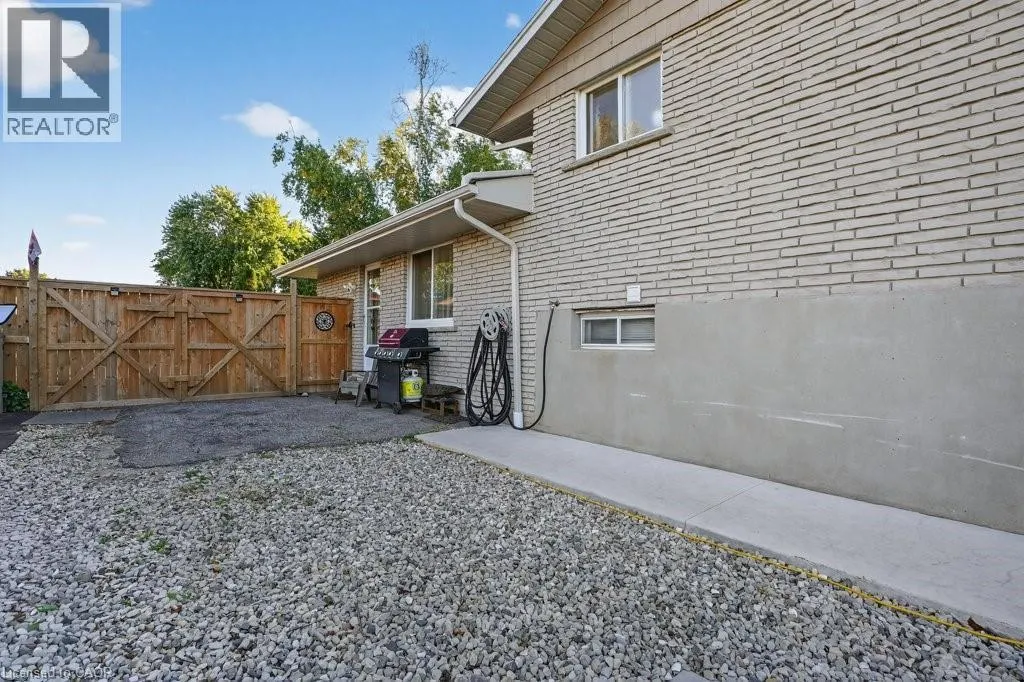 34 DUNSMERE Court