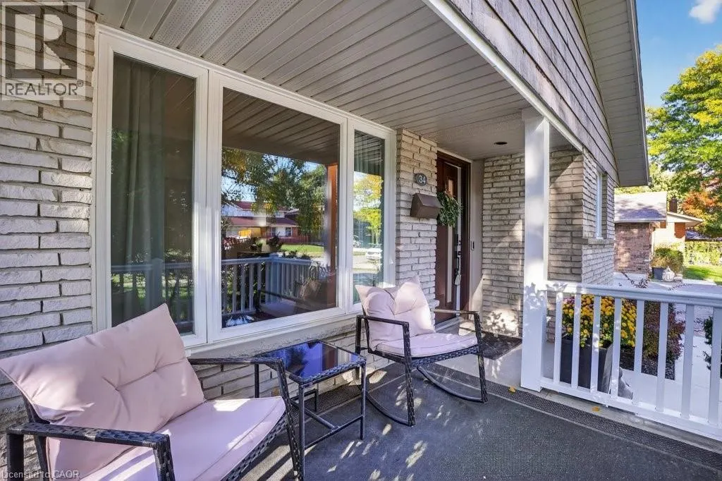 34 DUNSMERE Court