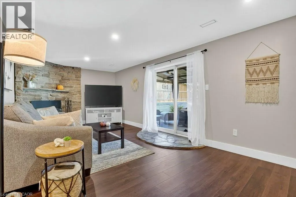 34 DUNSMERE Court