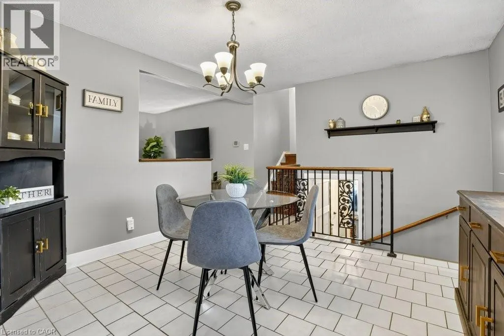 34 DUNSMERE Court