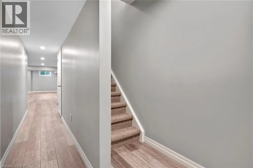 403 MOORLANDS Crescent