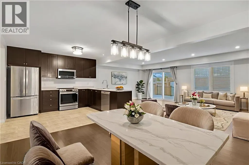 403 MOORLANDS Crescent