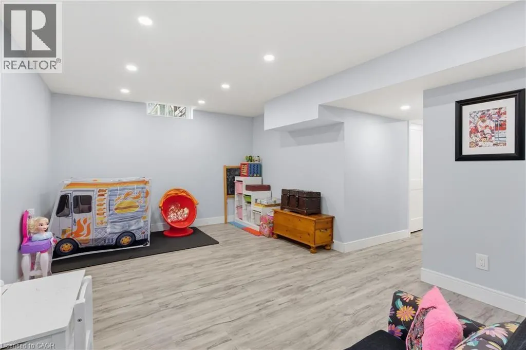 487 WHITE Drive