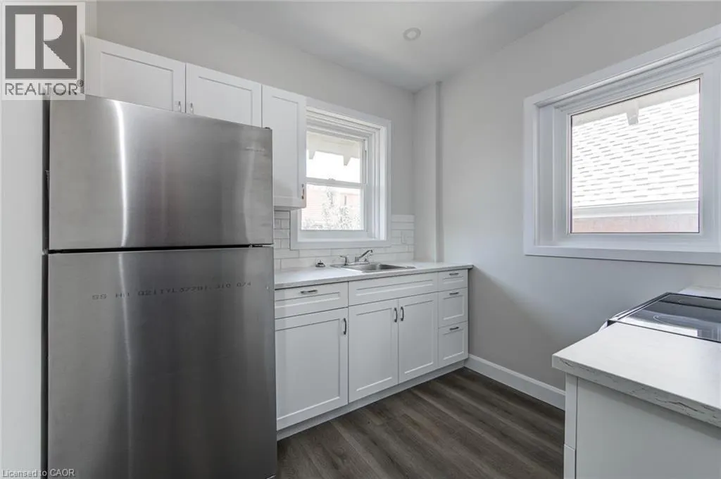 200 PARK Avenue Unit# Upper, #Upper