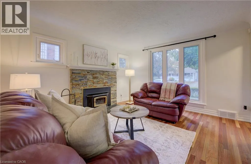 27 DUDHOPE Avenue
