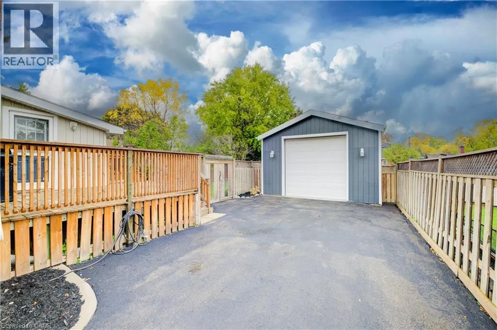27 DUDHOPE Avenue