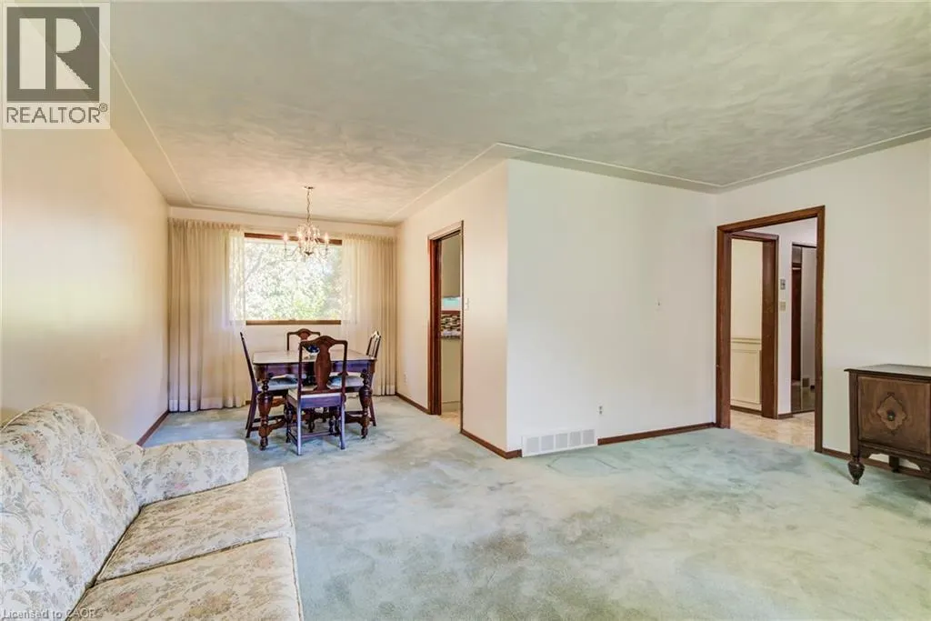 39 KENWOOD Court