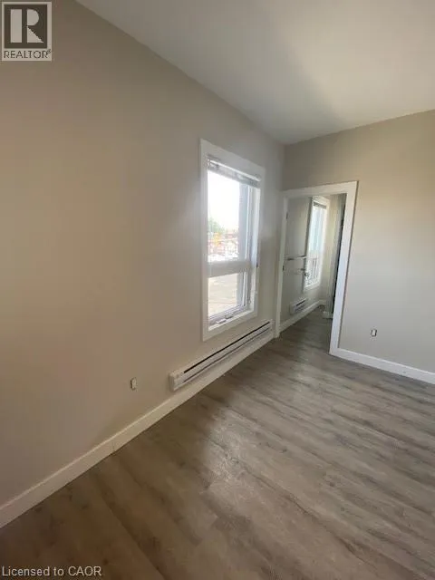 161 WELLINGTON Street N Unit# 204, #204