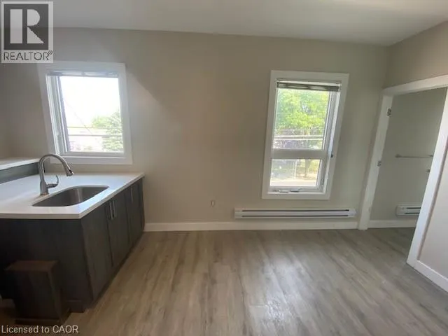 161 WELLINGTON Street N Unit# 204, #204