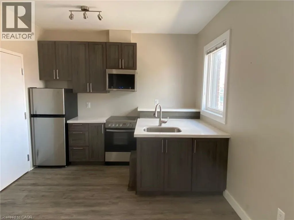 161 WELLINGTON Street N Unit# 204, #204