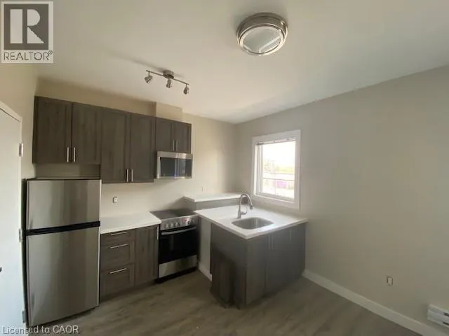 161 WELLINGTON Street N Unit# 204, #204
